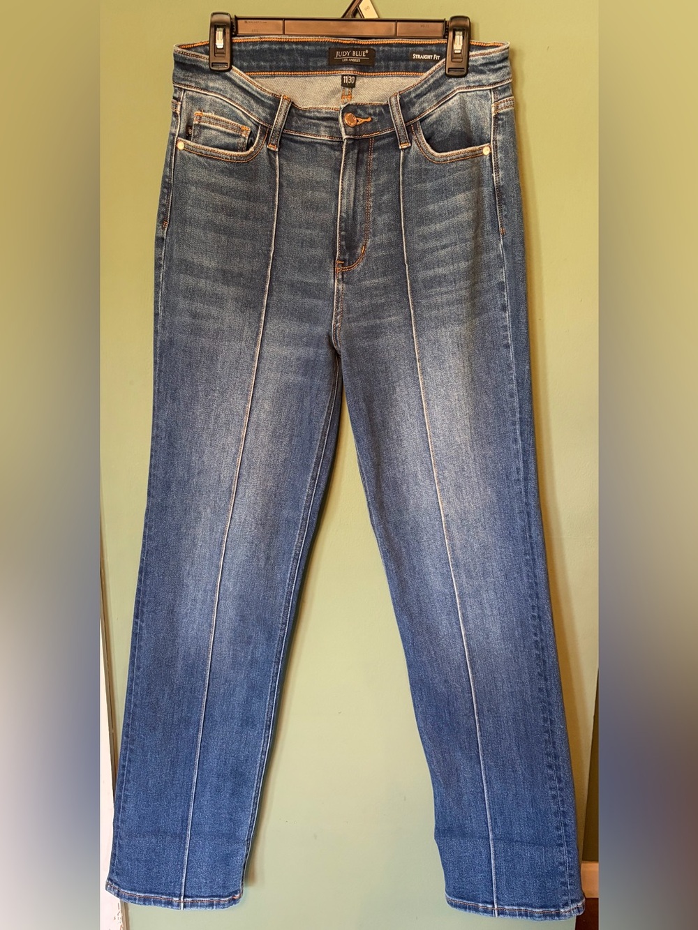 Judy Blue Straight Leg Jeans in Medium Blue Wash